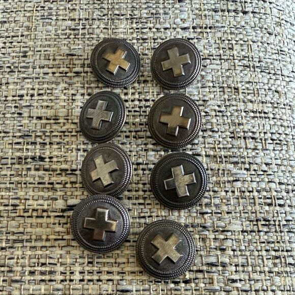 8 vintage metal buttons - Picture 1 of 3